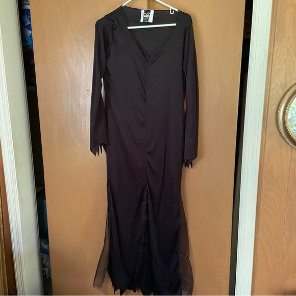 Rubies Blood red cape + Black PMG witch gown. Perfect for any costume affair. - Picture 3 of 11